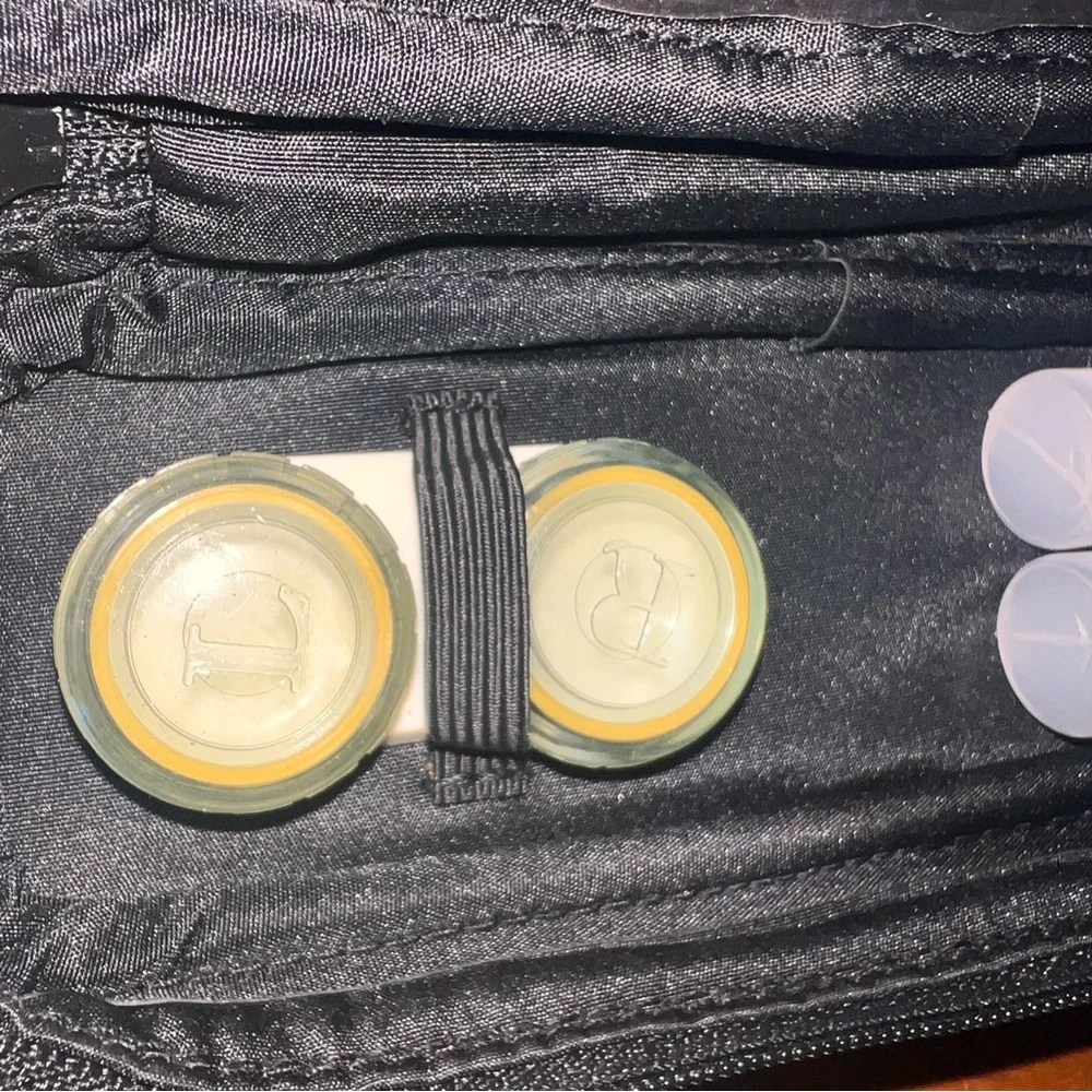 New Etienne Aigner Travel Contact Glasses Cases Zippered Accessory Purse Mirror